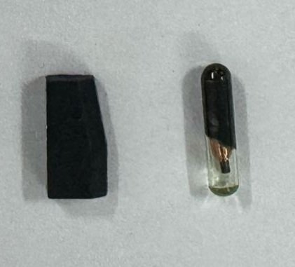 Varios Chips  y Súper Chips que empleamos para copiar llaves y clonar mandos.
