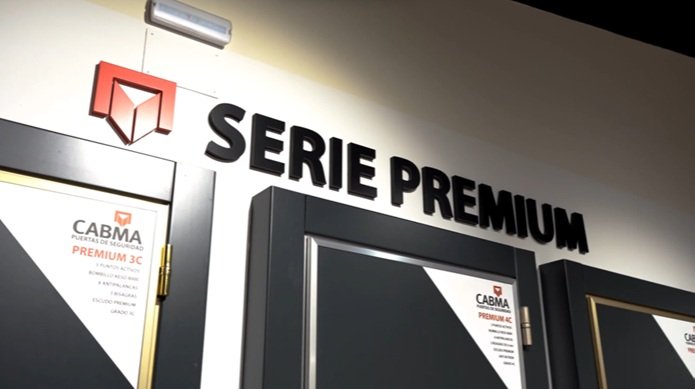 Abastecimiento e Instalación de Puertas Acorazadas Cabma Serie Premium en Sabadell