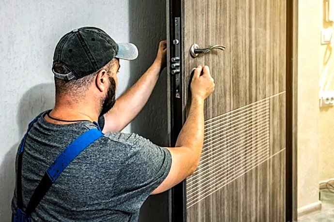 Una revisión a tiempo para el mantenimiento de su puerta blindada o acorazada es la mejor protección contra un fallo imprevisto.