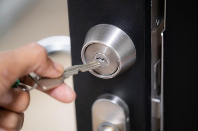 La seguridad real no admite postergaciones: actualice su cerradura hoy con Cerrajería Reyes en Sabadell.