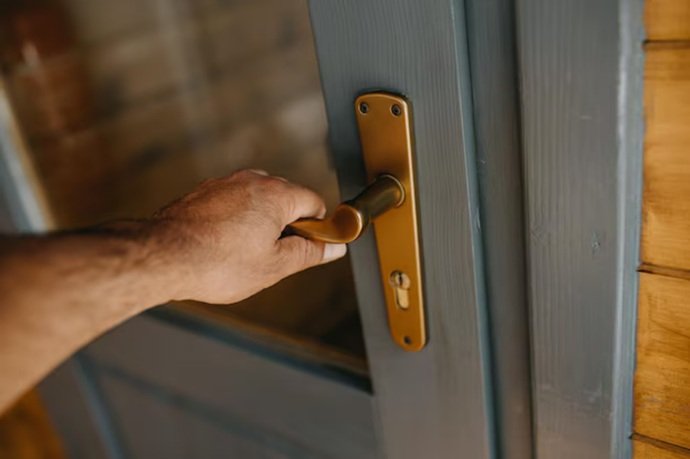 Un mantenimiento a tiempo es la mejor inversión en la durabilidad de su puerta. Servicios en toda Sabadell y Cataluña.