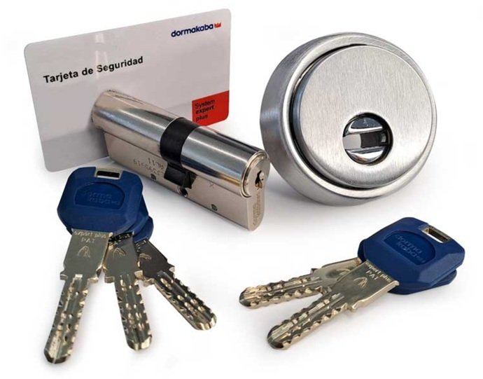 Bombín de alta seguridad Kaba Expert Plus+ con tarjeta de propiedad y llaves incopiables suministrado por especialistas en Sabadell.